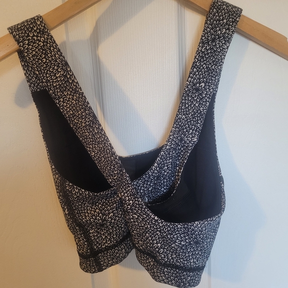 Lulu lemon flower sports bra - Picture 2 of 7